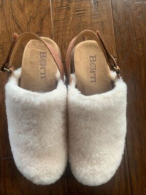 NWOT BORN KAT SHEARLING SLING BACK CLOGS.